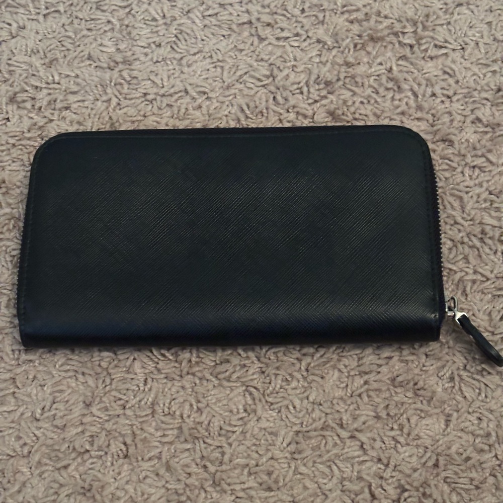 Salvatore Ferragamo Black Wallet with Silver Accents - Picture 5 of 9